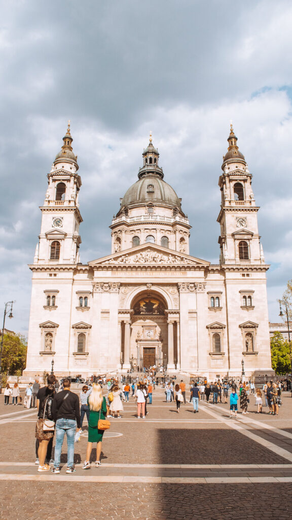 How to spend 3 days in Budapest: complete itinerary basilica st stephen